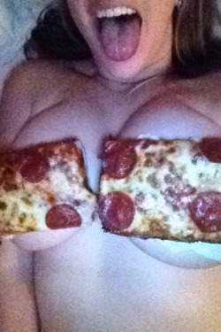 bluntsnb00bs:  Pizza boobs! My fave hehe  this is literally making me wet right now.