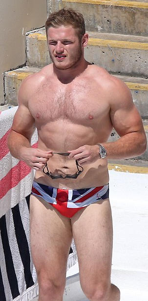 silverskinsrepository:  Rugby: Tom Burgess, 6′4 264lb