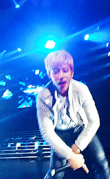 b2ng:  So Daehyun looked at my friend's camera and uhh yeah.... 