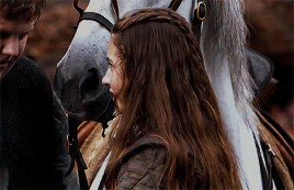 maisieswilliams:“Sansa’s hair is constantly reflecting the people she’s learning from, or mimicking,
