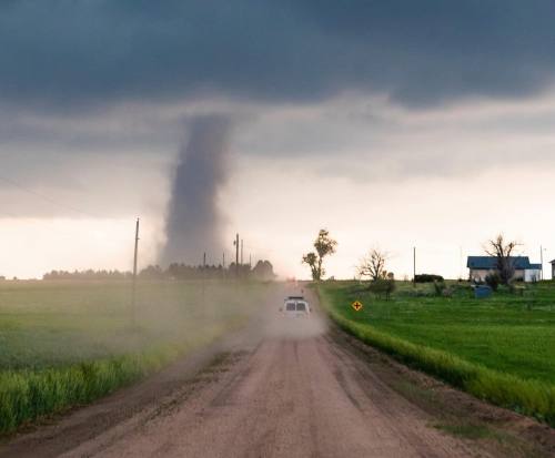 New from Tornado Titans! @brettwrightphoto captured this action shot of @extremetornadotours approac