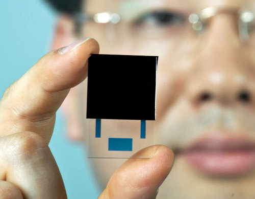 sciencesoup:  Radioactive Power: The Nuclear Battery If you’re fed up with your phone battery not lasting through the day, there may be a solution in the future: nuclear batteries. These don’t derive their energy from chemical reactions like ordinary