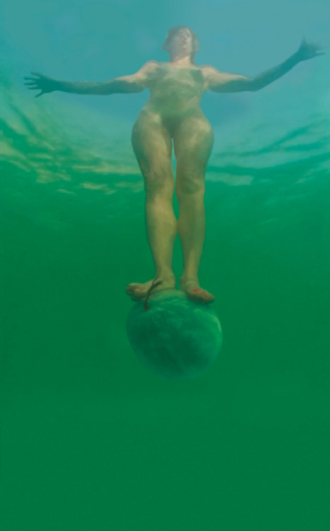 deborahneininger: Sigalit Landau. Standing on a water melon in the Dead Sea 2005 Photographie c