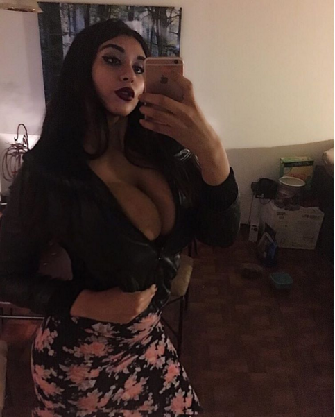 tittyfuckingking:  http://tittyfuckingking.tumblr.com/ 