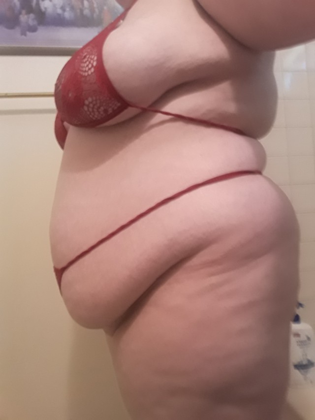 bbwstonerr:Before and after I did a bloat