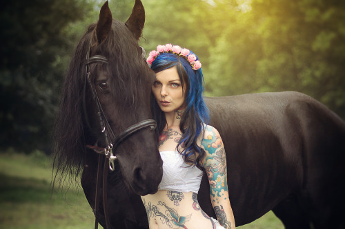 inblackphoto:  RIAeMORGANA modella : Riae suicide horse : Morgana 