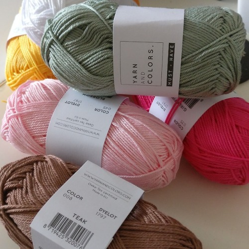 corasknitknacks:NaKniCroMo day 15 - favourite yarn Just like I don’t have a favourite fiber I don’