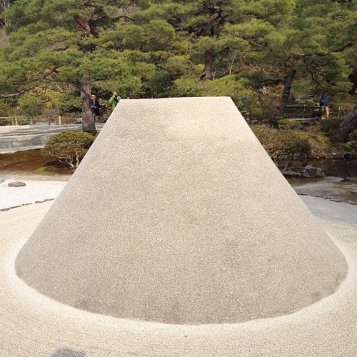 mybobstyle: #garden #perfection #beauty #art #sand #kyoto #shogun (at まつばや (Ginkakuji Syu))