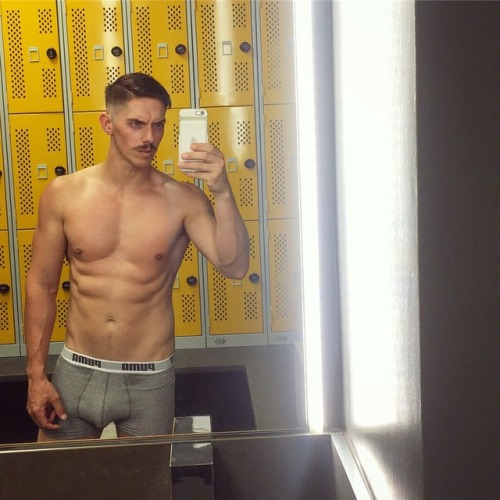 rocksteadyraggamuffin: Locker room