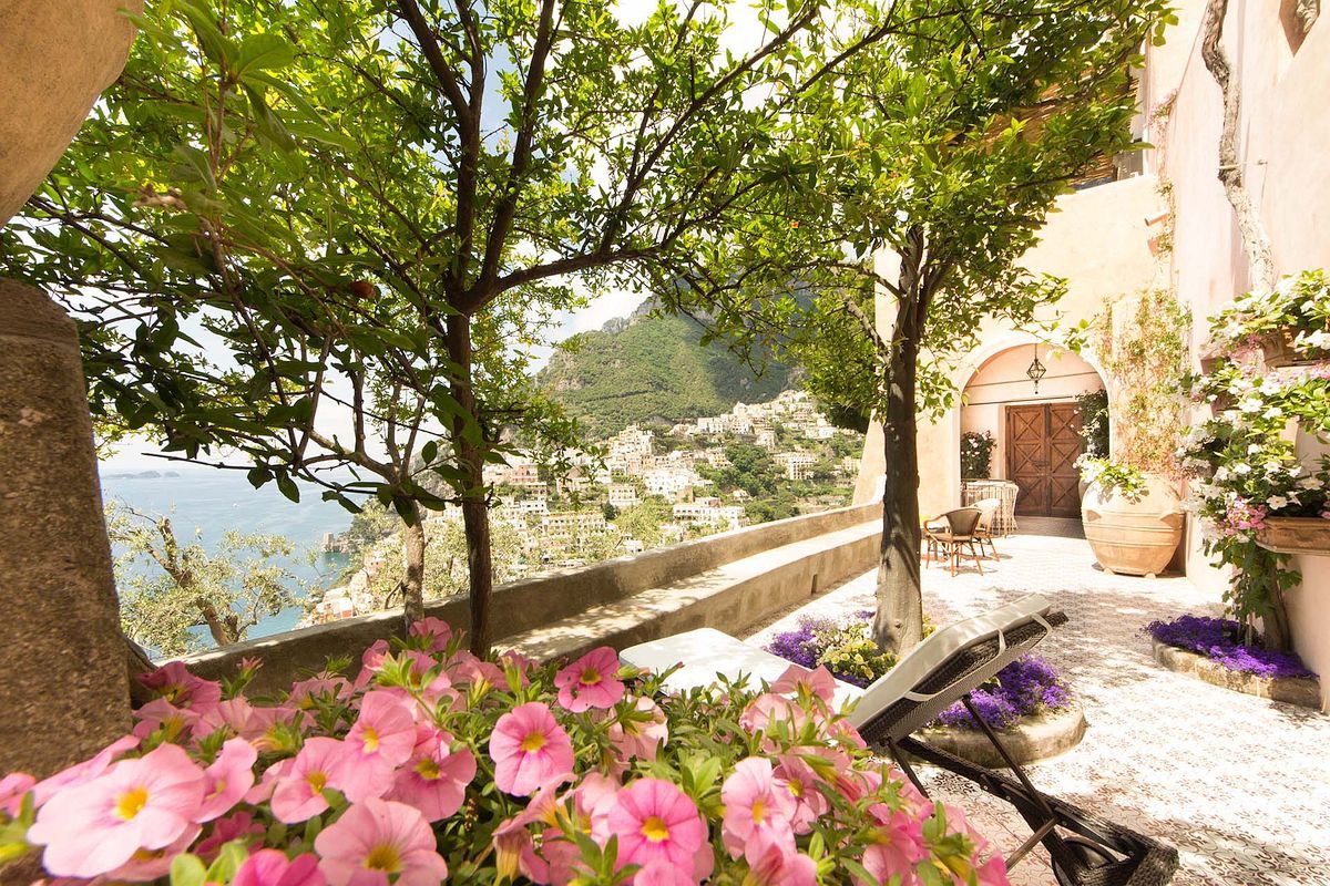 luxuryaccommodations:  Villa degli Affreschi With its sumptuous interiors and elegant