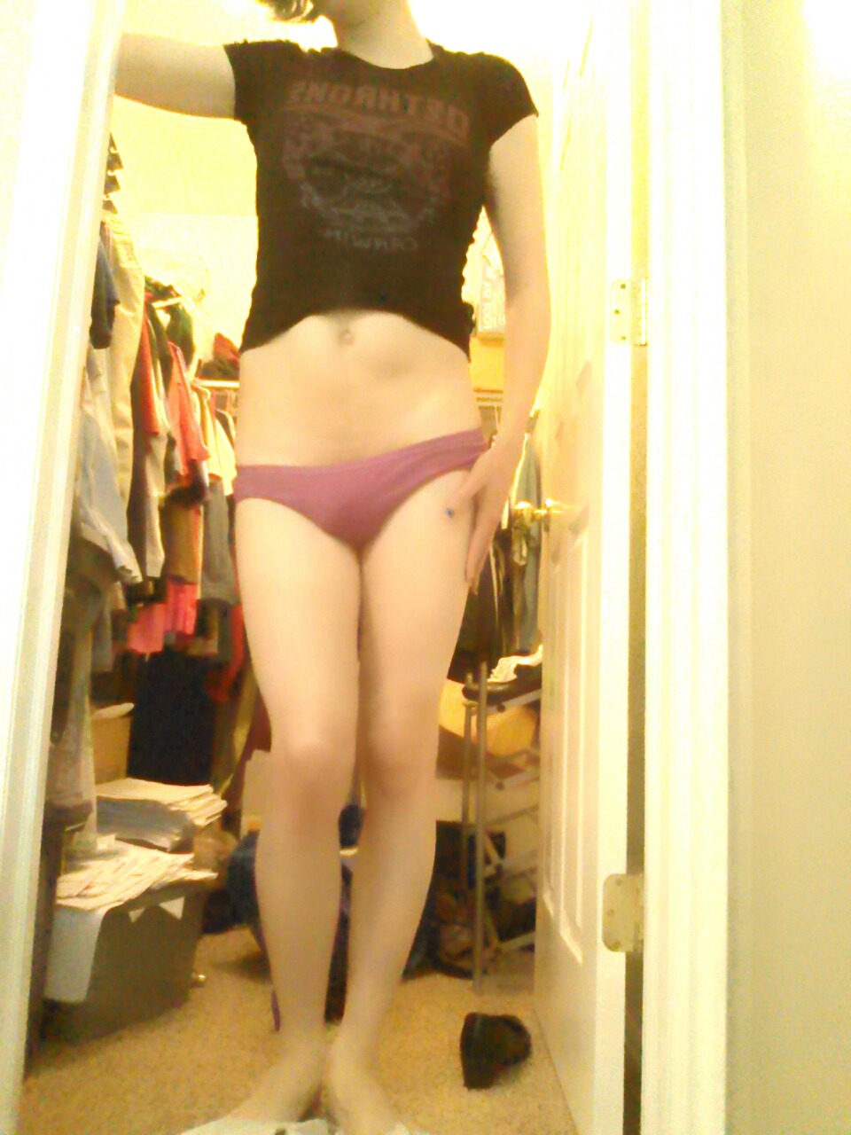 novaesau:  Can’t decide what to wear, guess I’ll just…innocently…bend over
