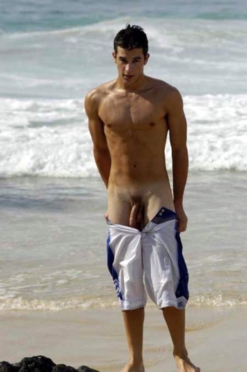 hungdownunder:  For more hot guys, follow me at: http://hungdownunder.tumblr.com/ 