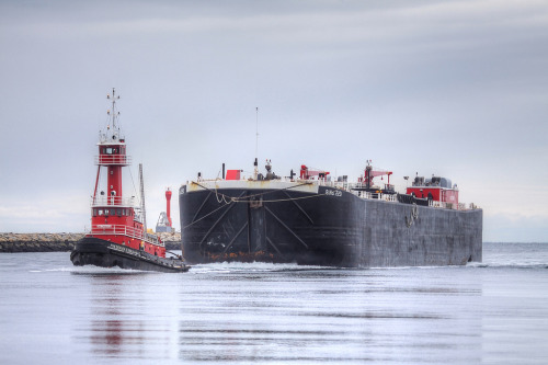 everythingcapecod:  Tug Frederick E. Bouchard, Cape Cod Canal 1/21/13 (by imcndbl)