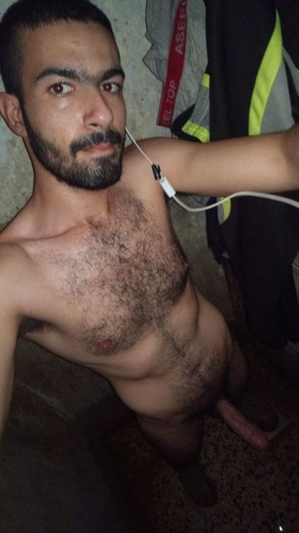 theguysinmiddleeast:Syrian guy on fire