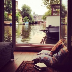 bluepueblo:  Houseboat View, Amsterdam, The Netherlands photo via little  Would love a little holiday on this. 