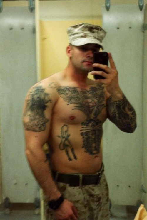 redneck-1:  OUR OTHER BLOGS… http://redneck-1.tumblr.com/ http://2oonz.tumblr.com/ http://trade-in-the-country.tumblr.com/  would love to lay next to him