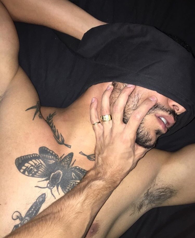 ✵