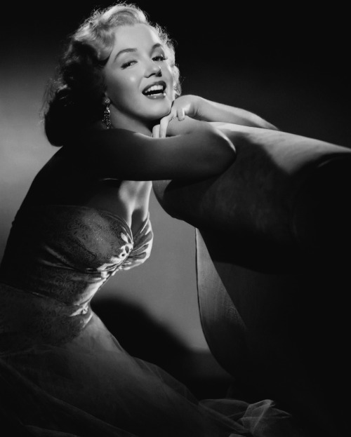 infinitemarilynmonroe: Marilyn Monroe photographed by Laszlo Willinger, 1950.