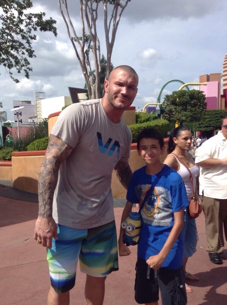 viperdiva:  Randy with a fan at Universal Studios yesterday. Notice pissy looking