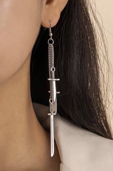 fridayiminlovemp3:dangle sword earrings my beloved <3