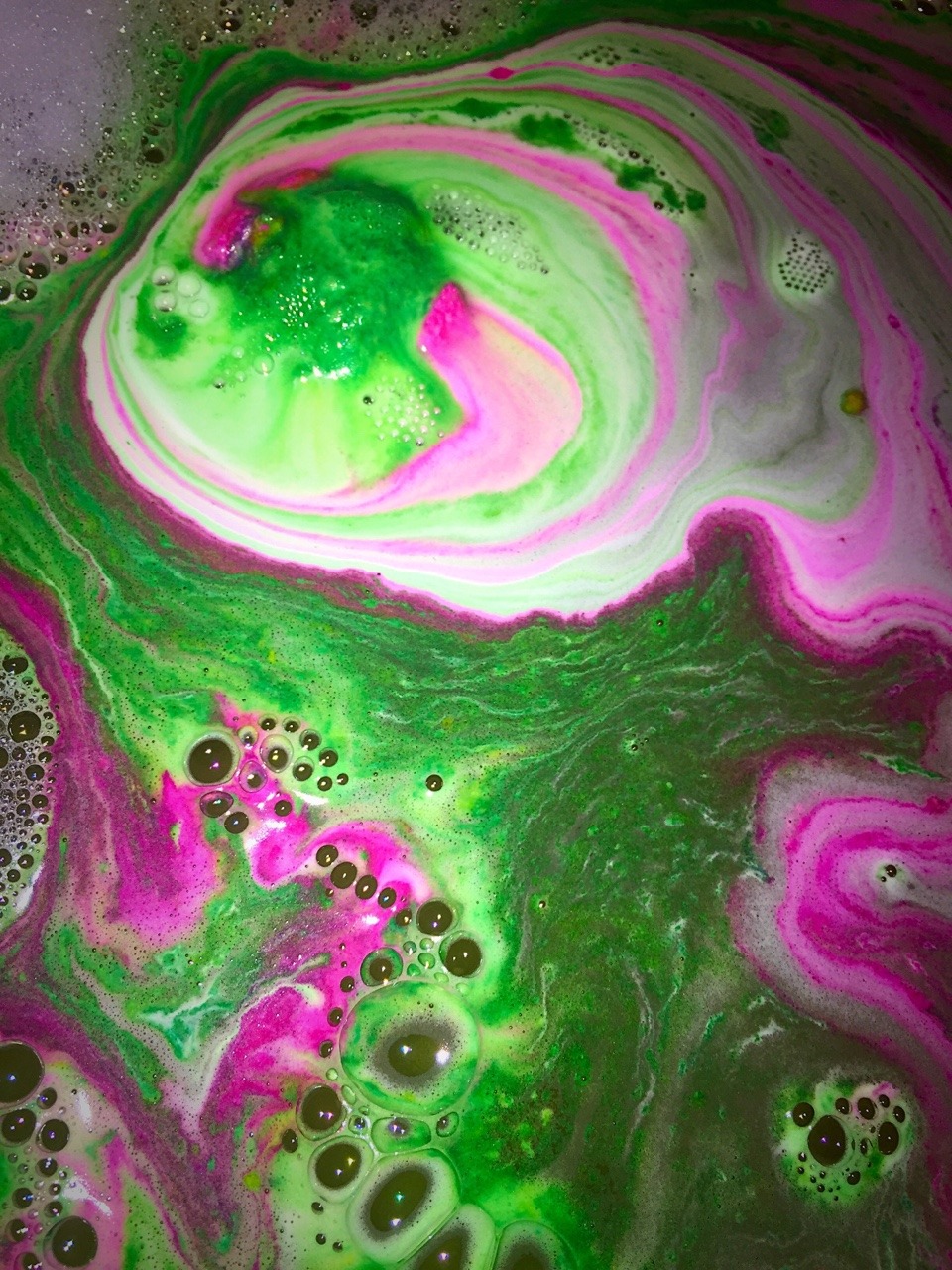 livelifelush:  .welcome to my wonderland. Ft. Secret garden bath bomb