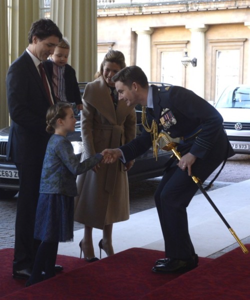 justintruuudeau:Justin Trudeau and Family Visiting Buckingham Palace