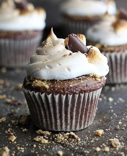 do-not-touch-my-food:  S’mores Cupcakes