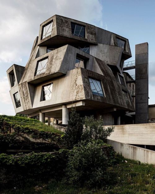 evilbuildingsblog:  Lycée Sainte Marie, La Verpillière, France (architect Georges Adilon, 1976)