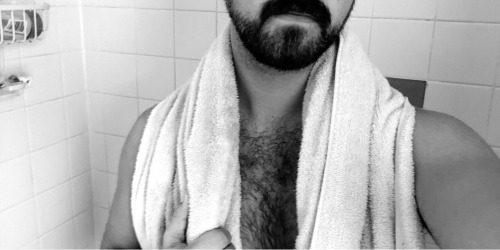 taylorfart:  post shower 