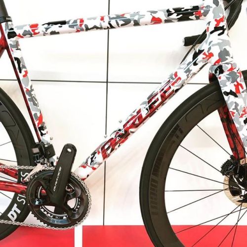ridebikmo:P p p p p pick up a Parlee. Rude design on some bespoke carbon. We like. @parleecycles #eu