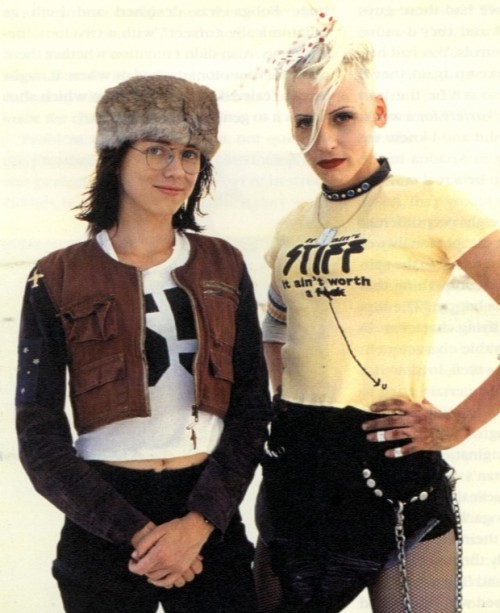 sweetheartsandcharacters:Naomi Watts and Lori Petty, “Tank Girl” (Rachel Talalay, 1995).