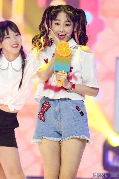 Kang Mina (Gugudan) - Show Champion Pics