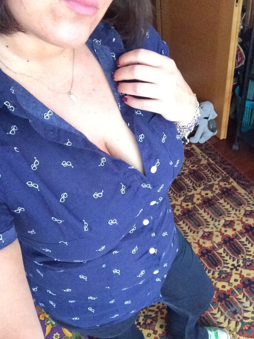frozenbear69:  Totally loving my new hipster shirt 🤓