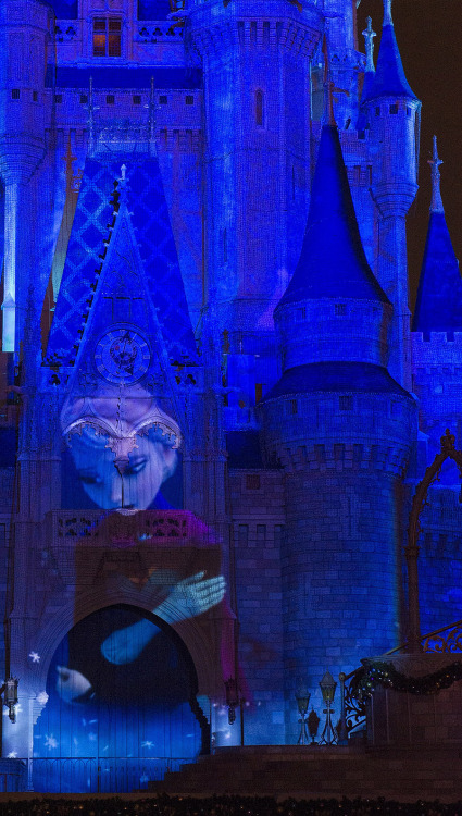 kioewen:  Elsa Takes Residence at Walt Disney World Castle From the Celebrate the Magic show at the Magic Kingdom in Walt Disney World, featuring Cinderella’s Castle transformed by light into the Castle of Arendelle. Source: Disney Parks Blog, [here].