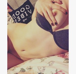 lateniteneeds:  Here Tumblr have a pic of half my boob.