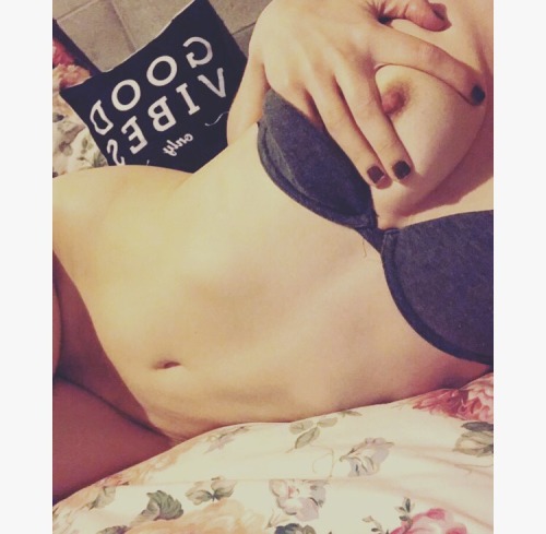 lateniteneeds: Here Tumblr have a pic of half my boob.