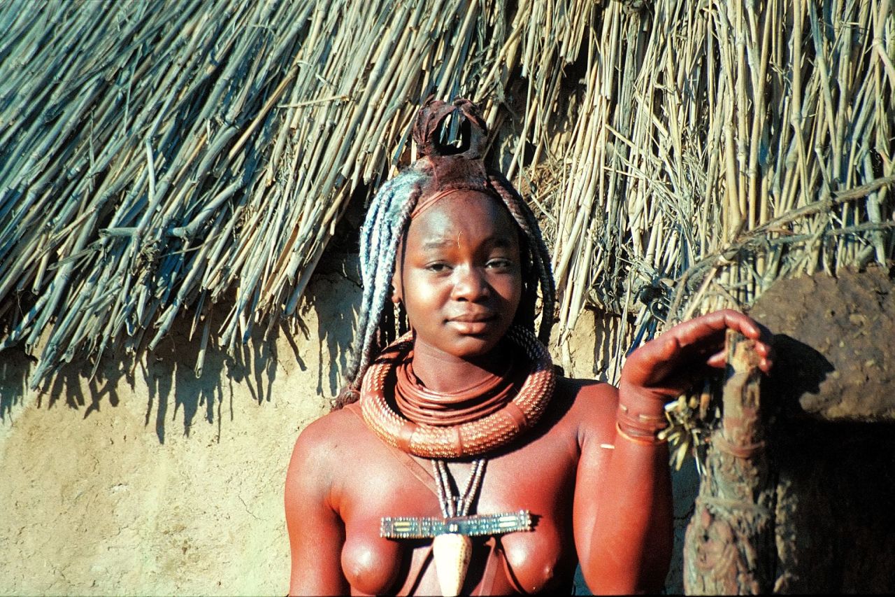 Namibian Himba woman, by Alfonso Navarro Táppero.