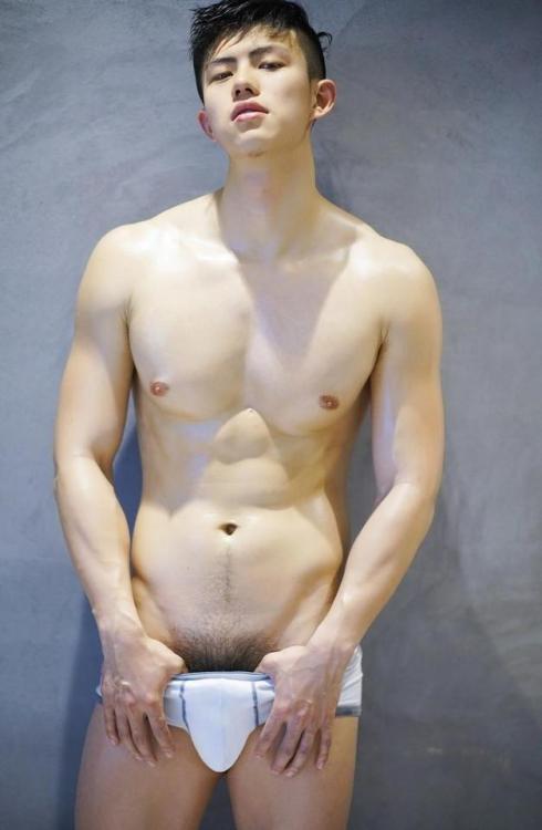asianguycum:   onlyasianhunks:  PAGE 1  Wow he’s hot 
