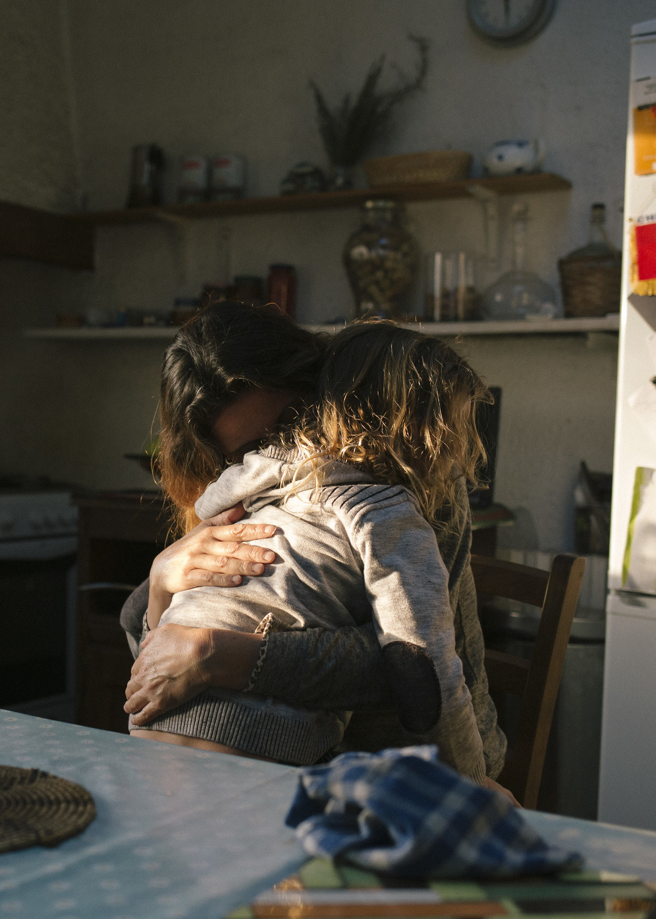 “Land of a Thousand Dances” 2019
Land of a Thousand Dances is a story about Esteban and his family. Living in Belin-Béliet (FR), This Chilean family lives from day to day where time no longer exists. Macarena dances flamenco with her horses while...