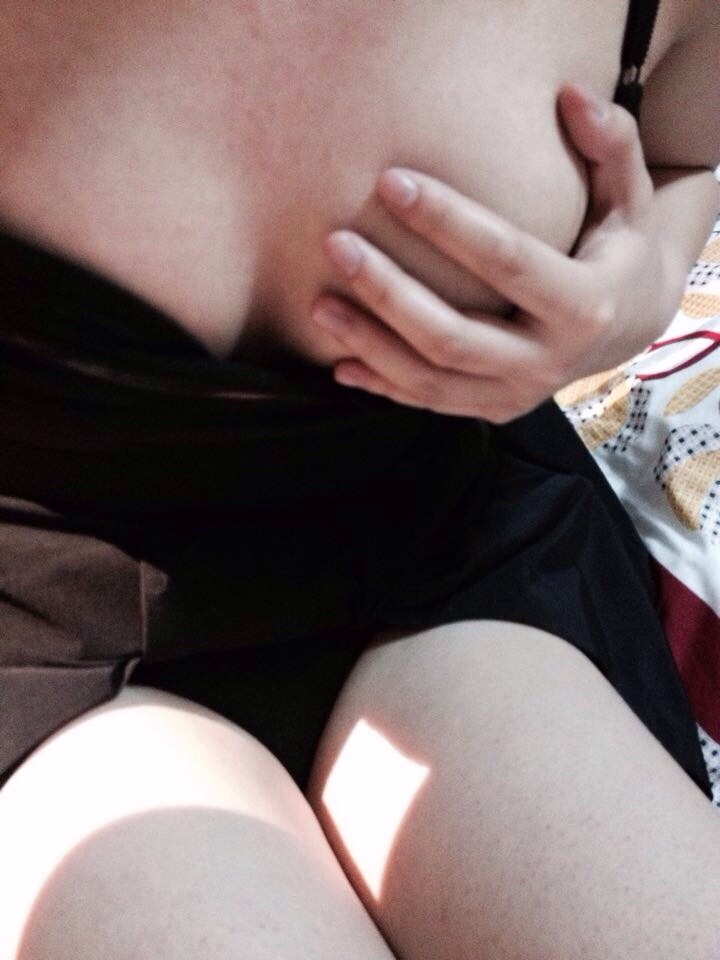 hsexh:  妹纸匿名投稿 评论请到微博@视奸妹妹