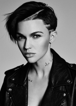 dark-blue-oceans:  I’m changing teams for Ruby Rose.