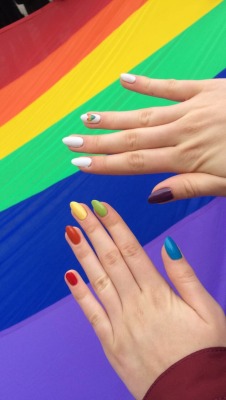 les-bi-gay-together-girls:  Pride Nails 🏳️‍🌈