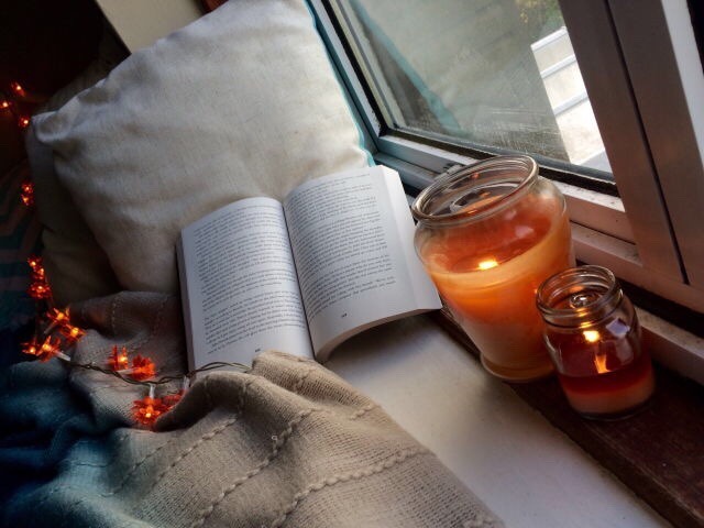 Mood 🕯📖💛