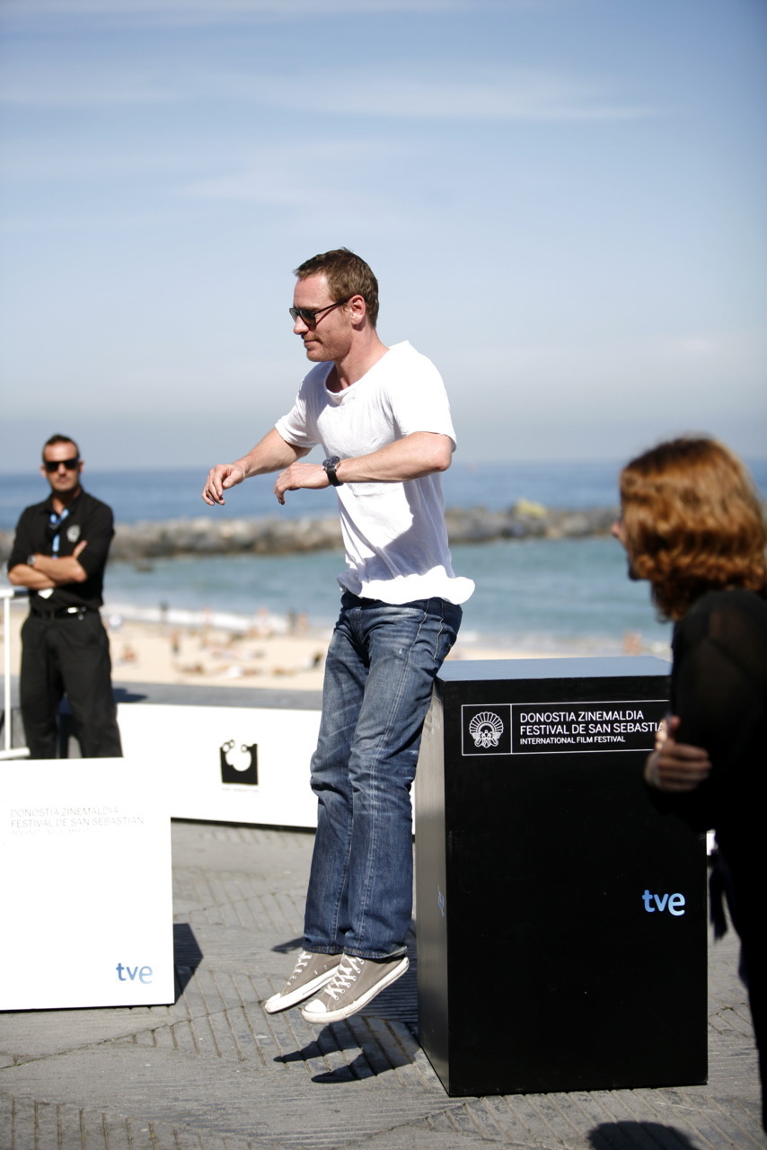 quicksllvr:  michael fassbender levitating away from us mere mortals 