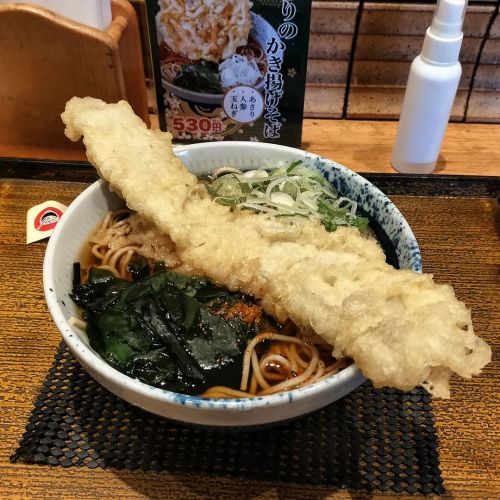 あなご一本そば 620円
#しぶそば #tachisoba #congereel #路麺 #蕎麦 #yummy #instafood #foodporn #tokyo #lunch #japanesefood #washoku #soba #noodles #tenpura #穴子 #japan #あなご一本そば #tenpurasoba #穴子天 #駅そば #東急東横線 #あなご #孤独のグルメ #そば #conger...