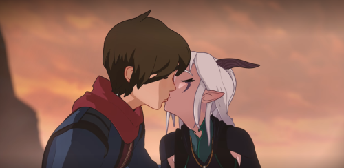 Rayllum: kissingEzran: (・□・；）