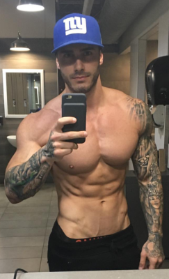 bigmusclestuds:  Mike Chabot is one hot stud!