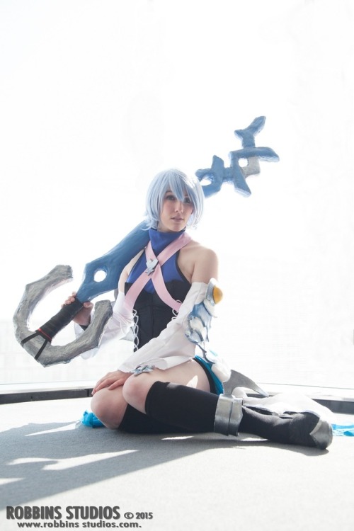 I’m putting Aqua on my “I’d like to redo this costume” list. I’ve redone a few costumes in the past, mostly because I’ve learned a lot,I made this aqua costume 100% from scratch. the only thing I didn’t make was the wayfinder that a fan