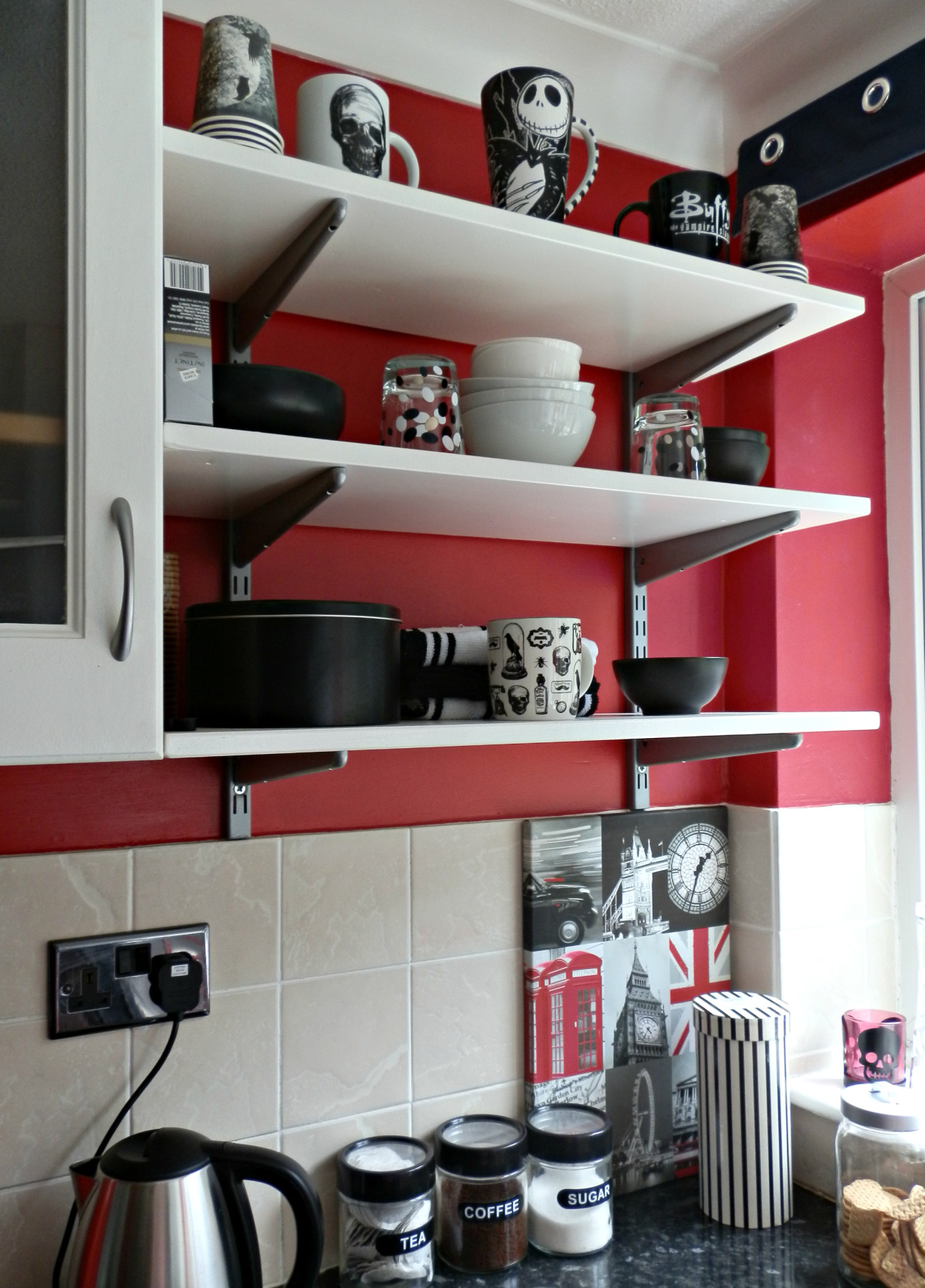 wifetodarkness:  americangothgirl:  xtoxictears:  wifetodarkness:  Our first home,