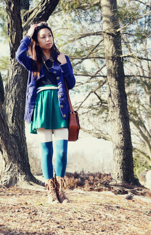 White and blue two tone tights, brown boots and aqua green skirt